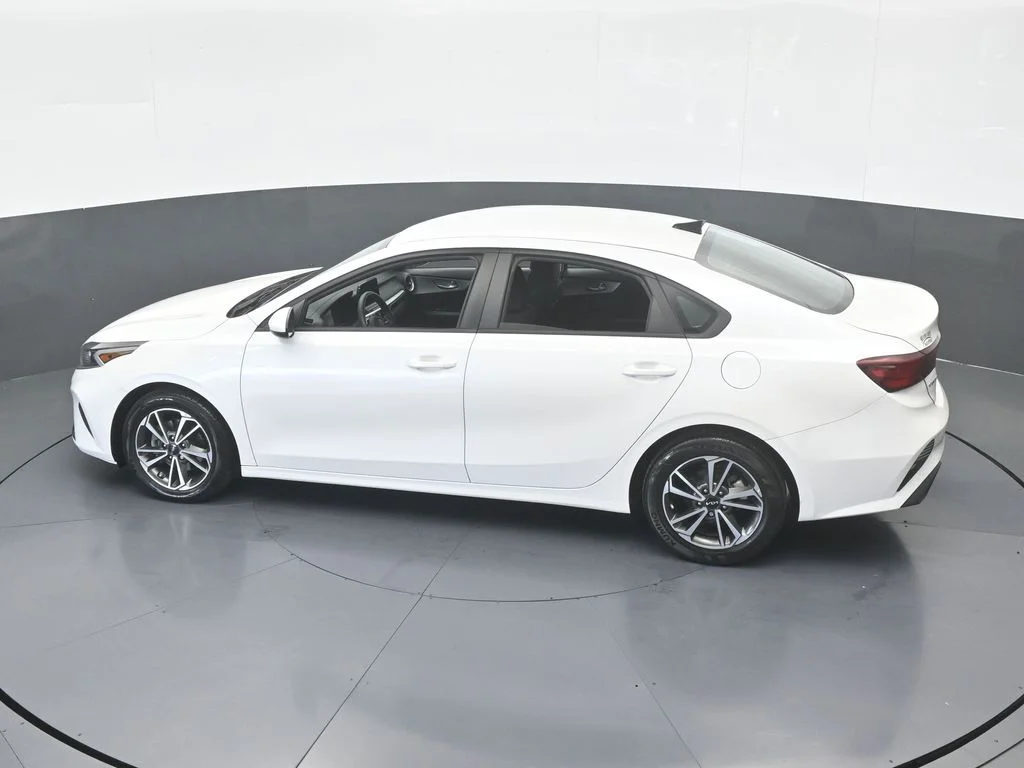 Used 2023 Snow White Pearl Kia LXS image 41