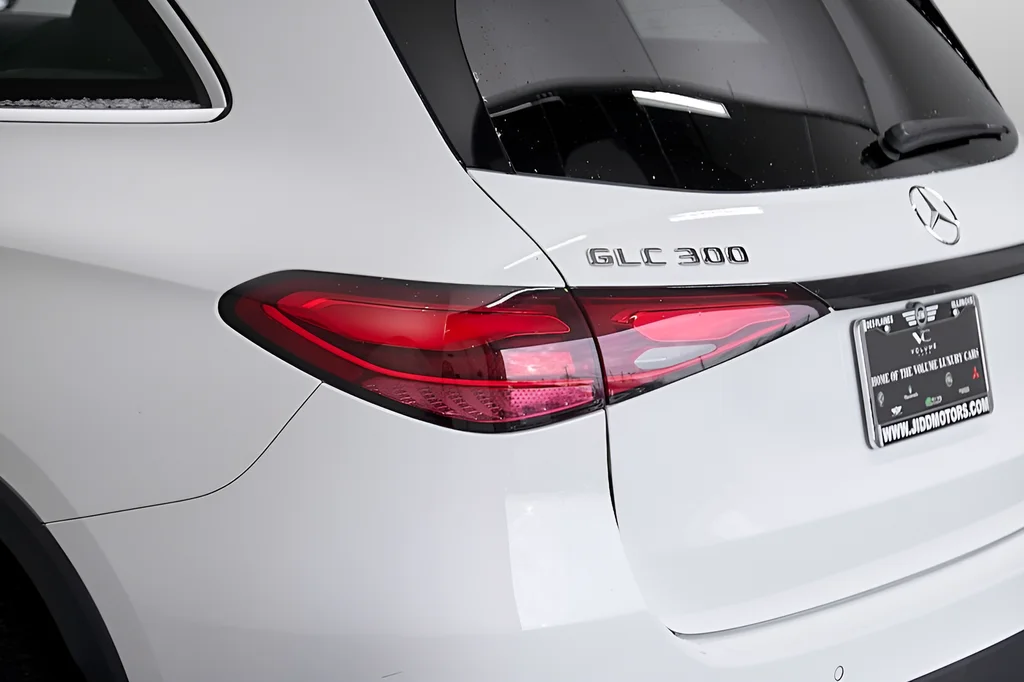 Used 2024 Polar White Mercedes-Benz GLC 300 image 13