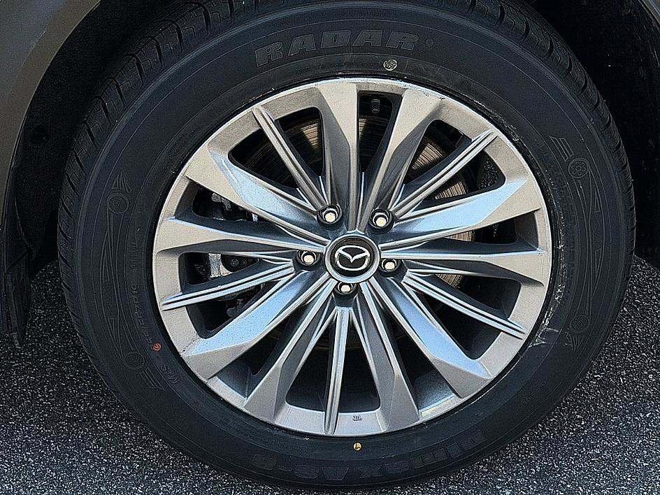 Used 2024 Platinum Quartz Mazda Preferred image 7