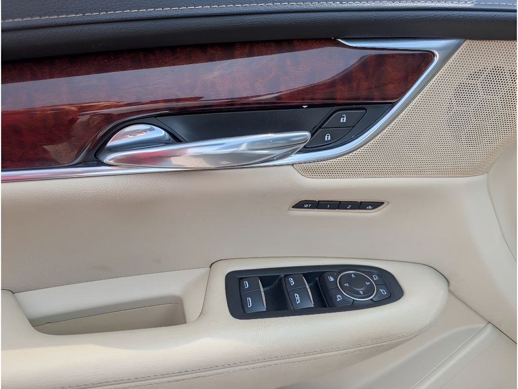 Used 2017 Crystal White Tricoat Cadillac Luxury FWD image 13