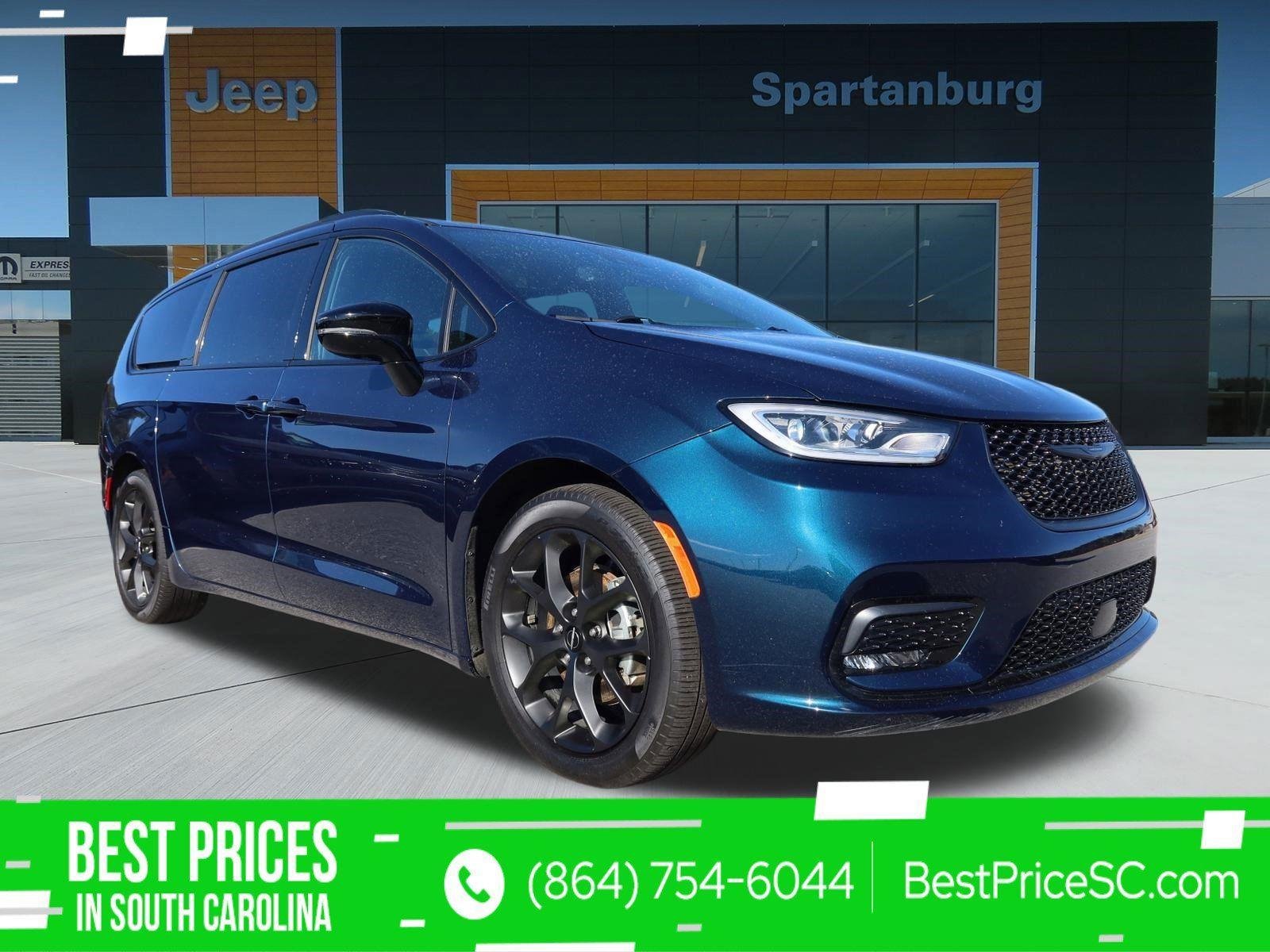 2025 Chrysler Pacifica Limited's photo