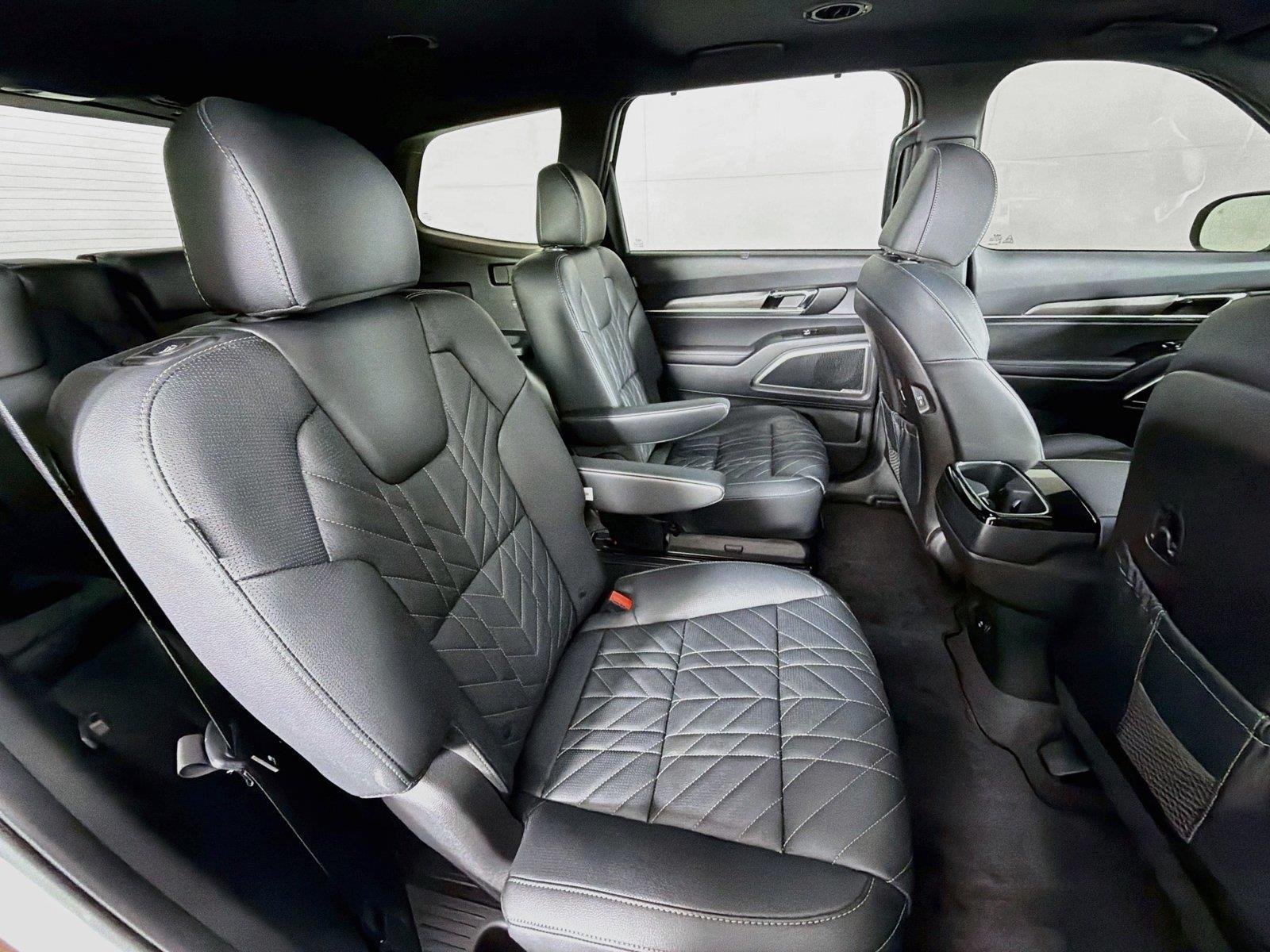 Used 2025  Kia EX X-Line image 30