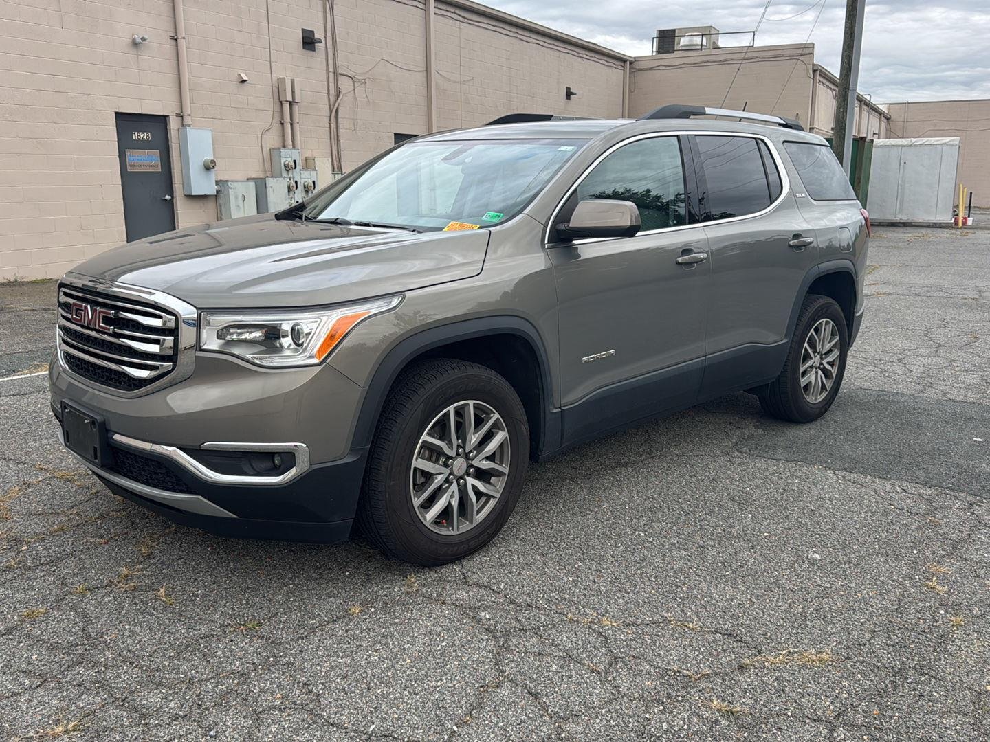 Used 2019 Pepperdust Metallic GMC SLE image 1