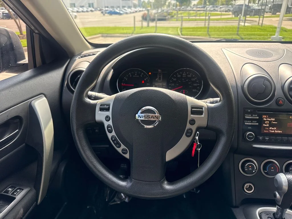 Used 2014 Platinum Graphite Nissan S image 19