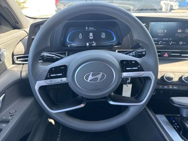 Used 2025 Black Hyundai SE image 17