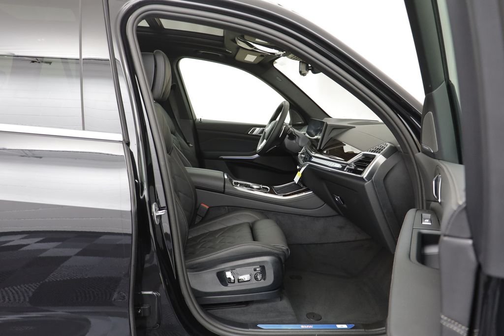 New 2026 Black Sapphire Metallic BMW xDrive50e image 21