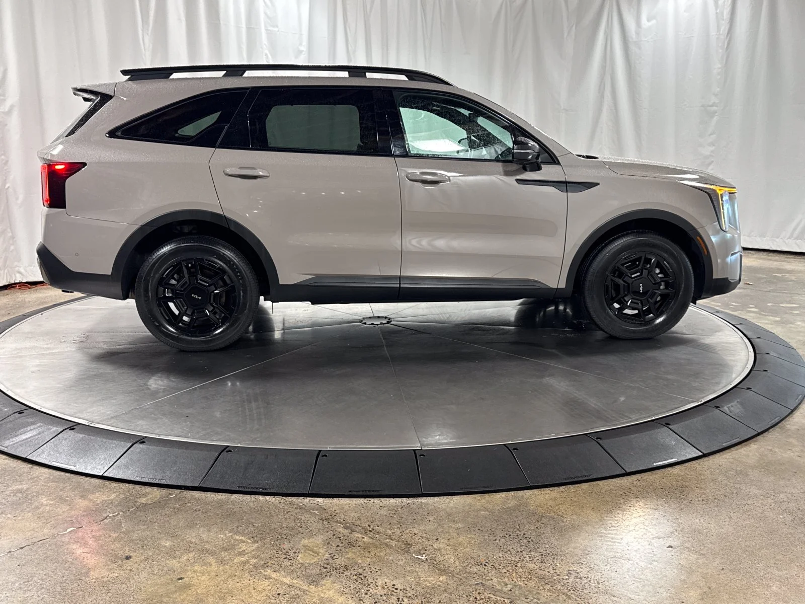 Used 2024 Brown Kia X-Pro SX Prestige image 9