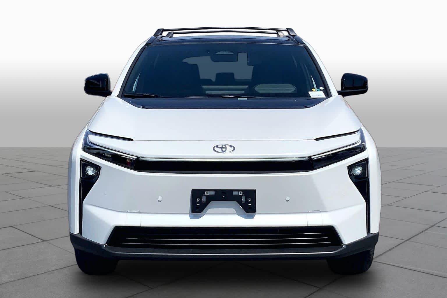 New 2026 Wind Chill Pearl Toyota XLE image 3