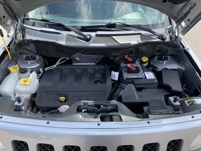 Used 2016 Silver Jeep Latitude image 26
