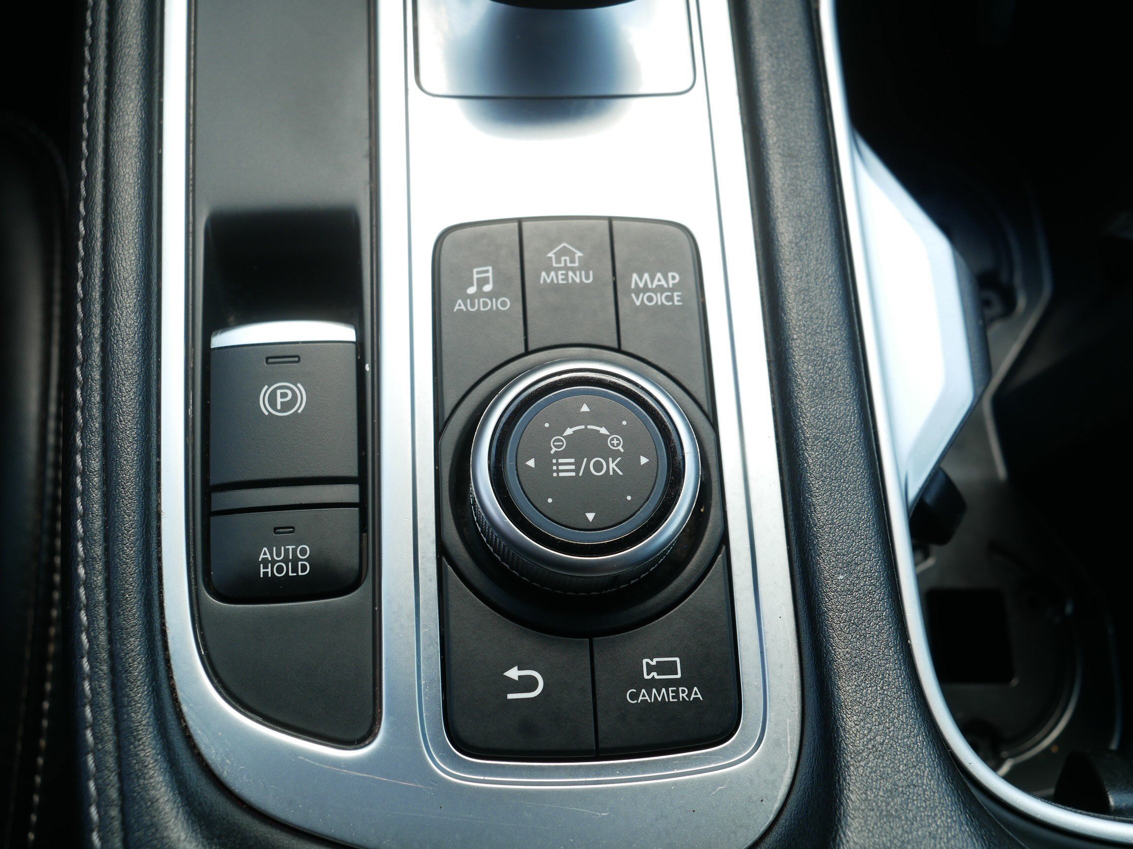 Used 2023 Majestic White INFINITI LUXE image 31