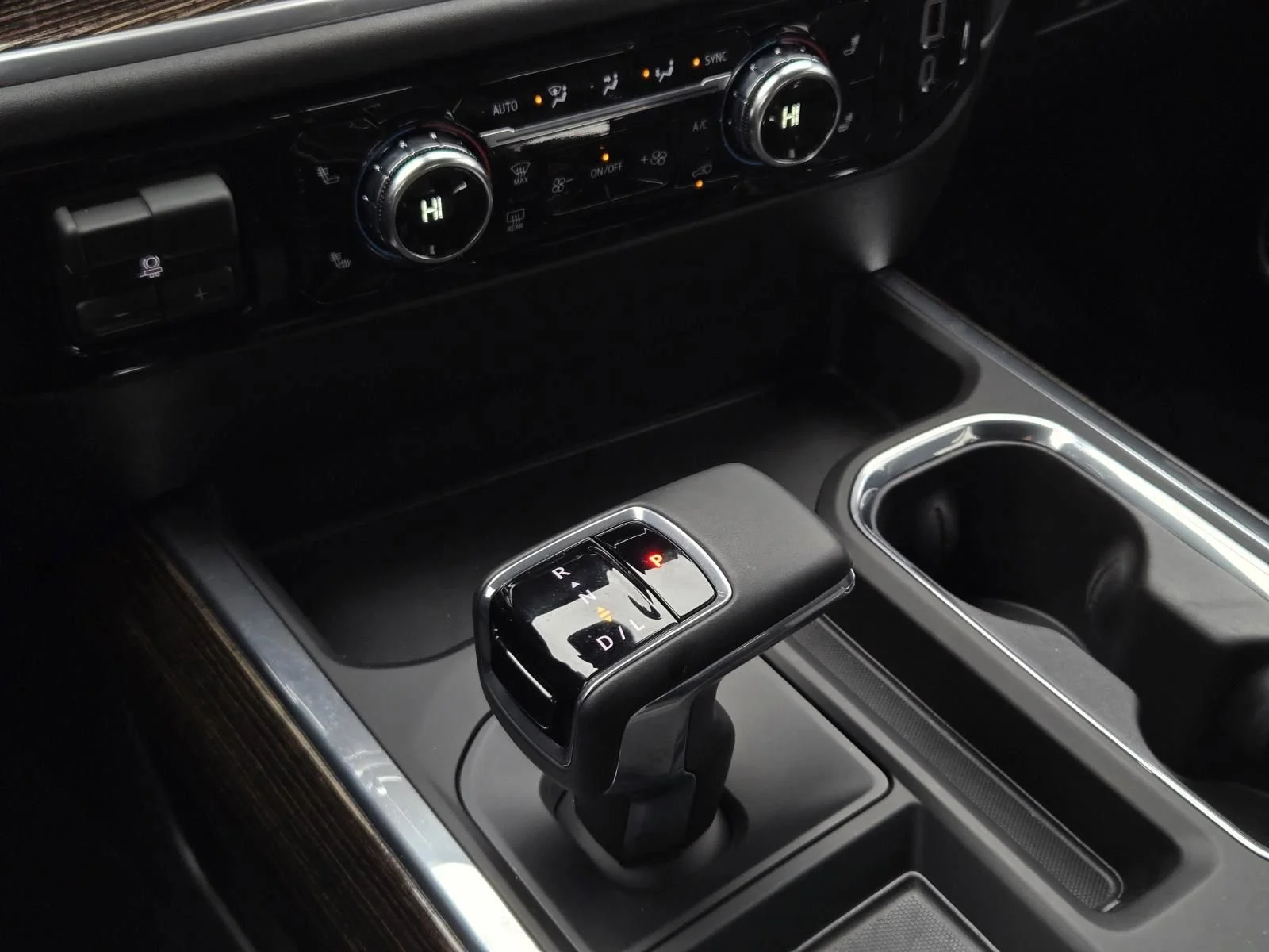 New 2026 Sterling Metallic GMC Elevation image 9
