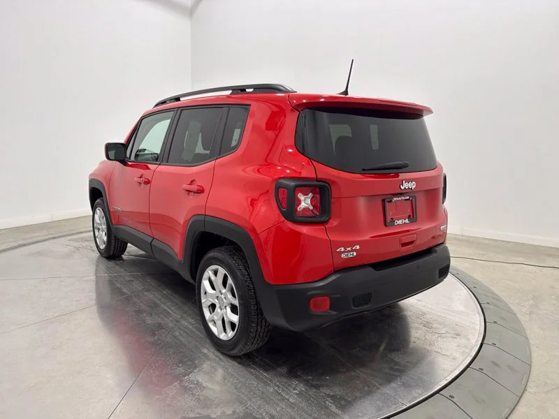 Used 2018 Red Jeep Latitude image 5