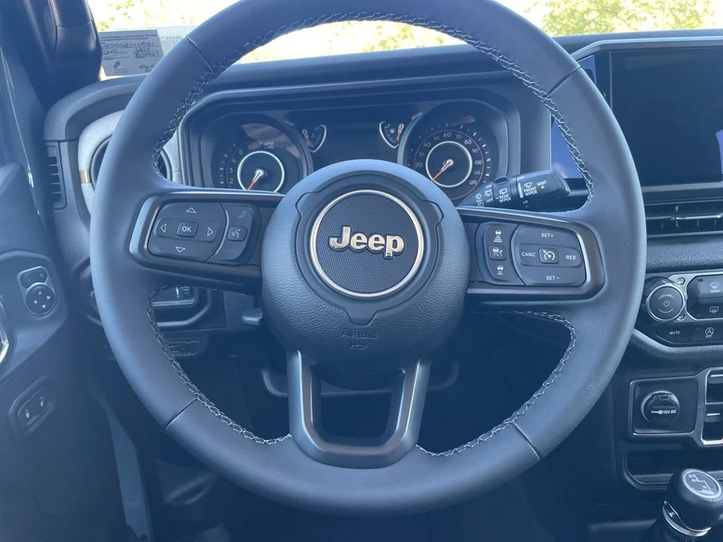 New 2025 Anvil Clear-Coat Exterior Paint Jeep Sport S image 13