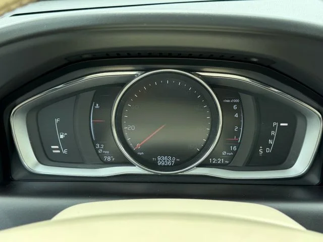 Used 2016 Gray Volvo T6 image 22
