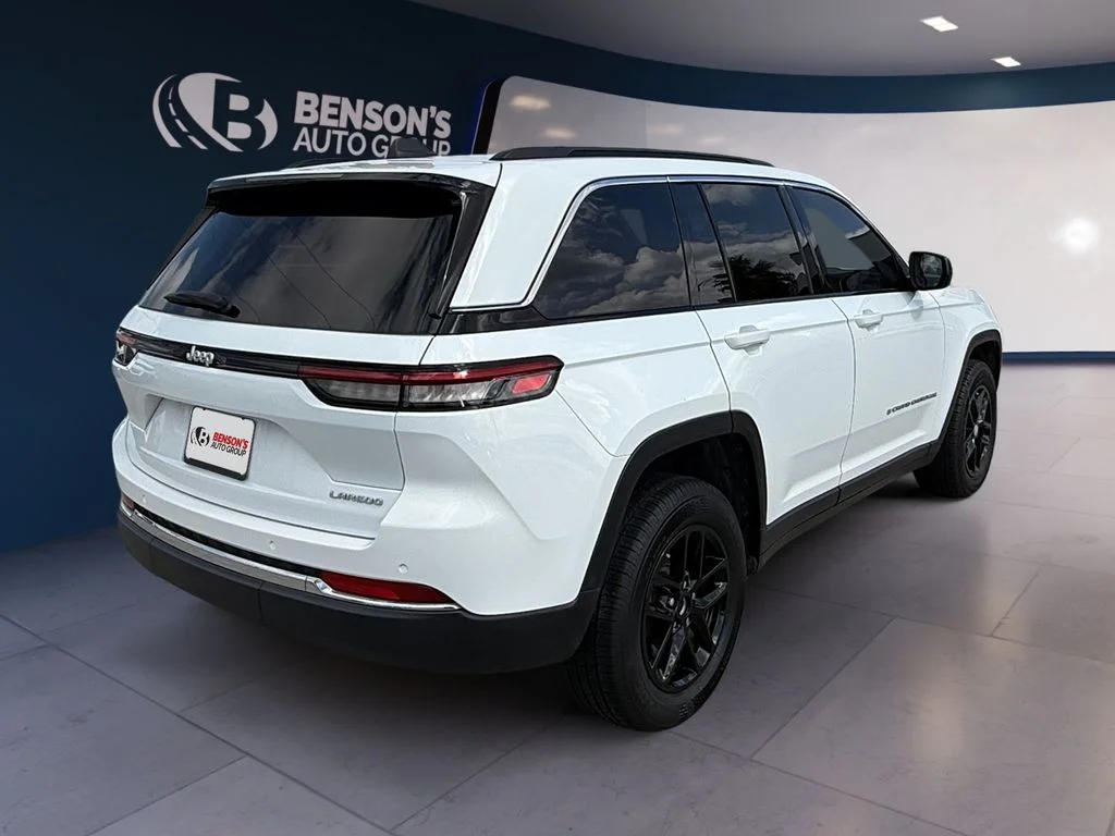 Used 2025 White Jeep Laredo X image 5