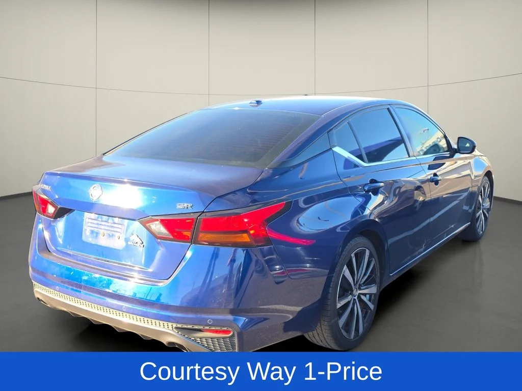 Used 2021 Blue Nissan 2.5 SR image 8