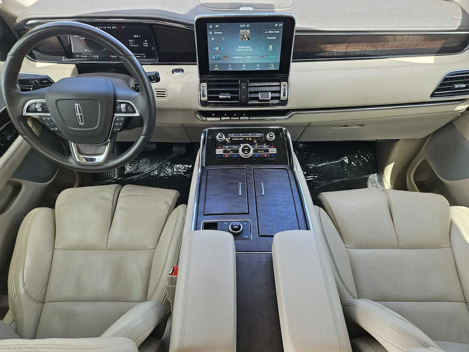 Used 2021 Signature Navy Lincoln Reserve image 25