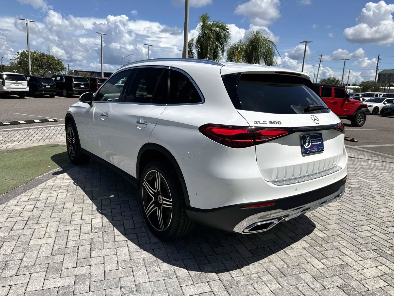 New 2027 Polar White Mercedes-Benz 300 SUV image 4