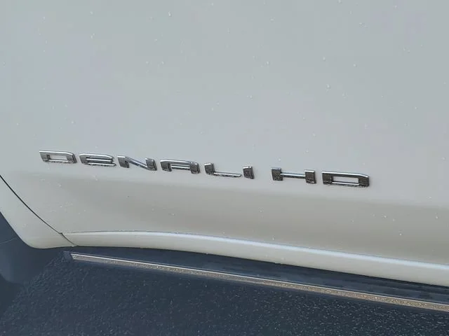Used 2024 Summit White GMC Denali DRW image 28