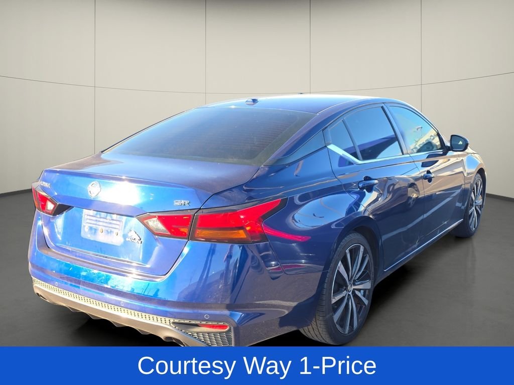 Used 2021 Blue Nissan 2.5 SR image 8