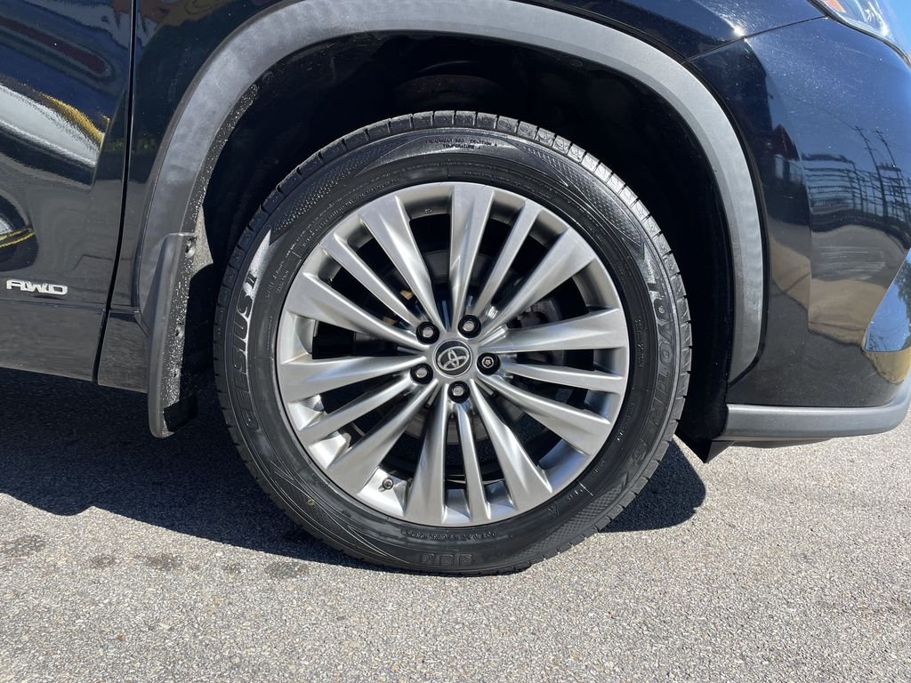 Used 2021 Black Toyota Platinum image 11