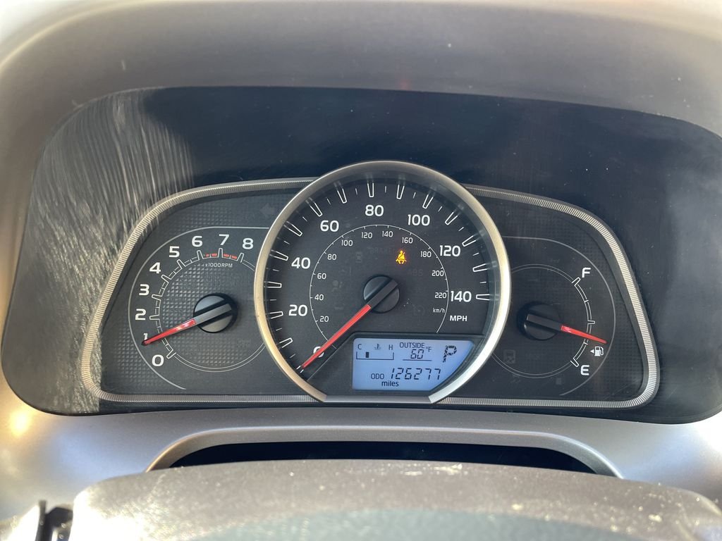 Used 2015 Silver Toyota LE image 17