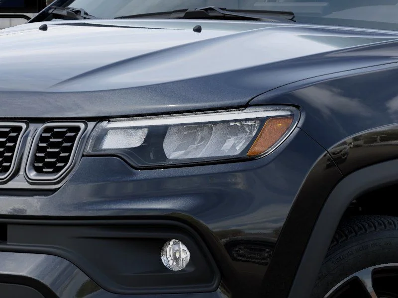 New 2026 Diamond Black Crystal Pearlcoat Jeep Latitude image 10