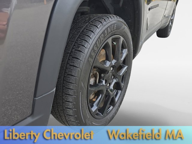 Used 2023 Granite Crystal Metallic Clearcoat Jeep Altitude image 10