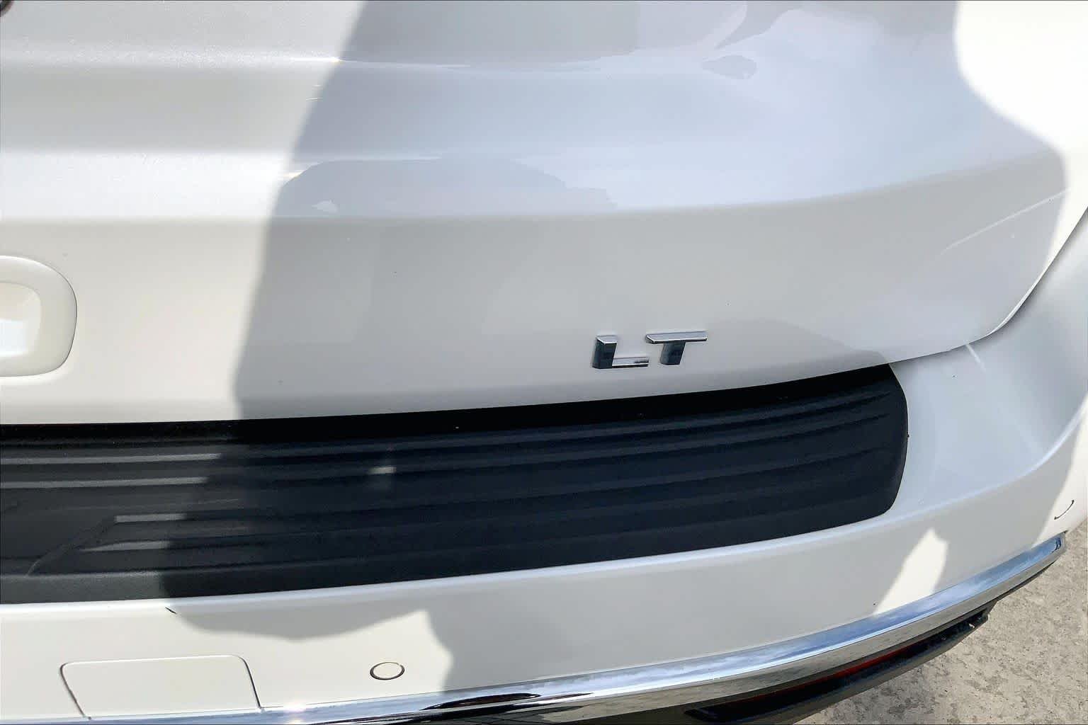 Used 2021 IRIDESCENT PEARL TRICOAT Chevrolet LT image 10