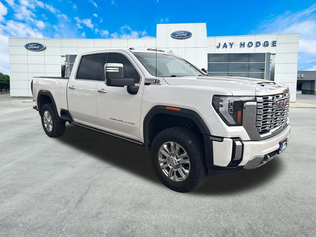 2024 GMC Sierra 4WD Crew Cab Standard Box Denali's photo