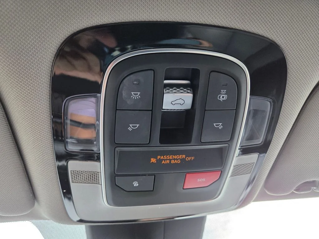 Used 2023 Gray Hyundai SEL image 18
