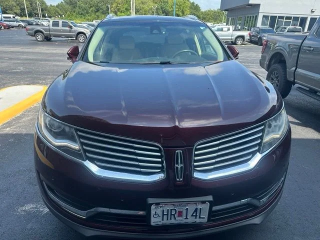 Used 2017 Burgundy Lincoln Reserve image 2