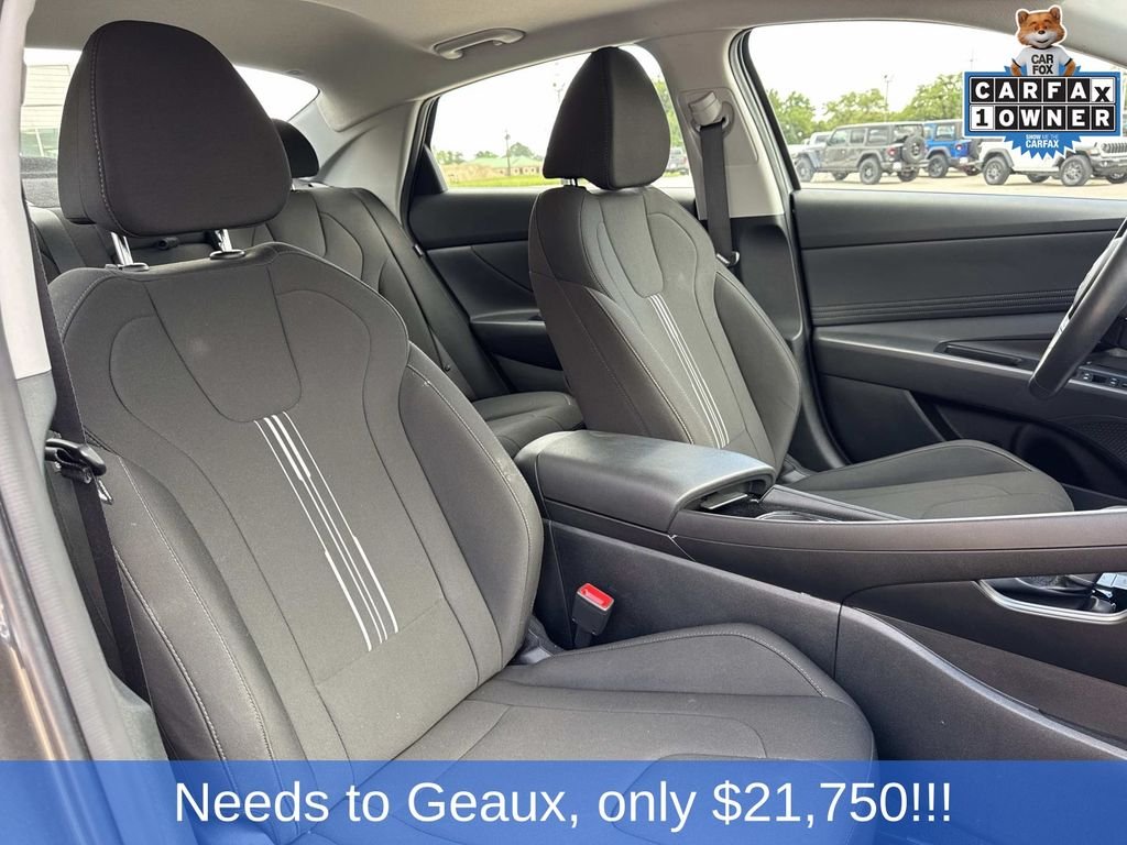 Used 2025 Gray Hyundai SEL Convenience image 24