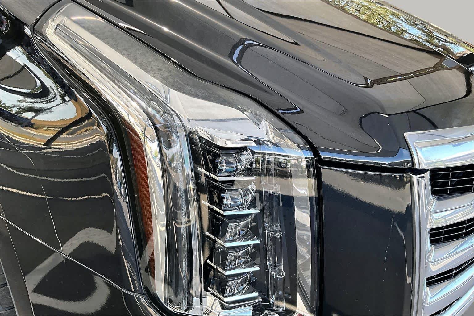 Used 2019 Manhattan Noir Metallic Cadillac Luxury image 28