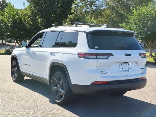 Used 2025 White Jeep Limited image 5