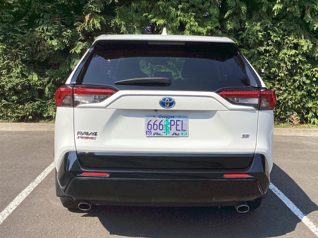 Used 2022 White Toyota SE image 21