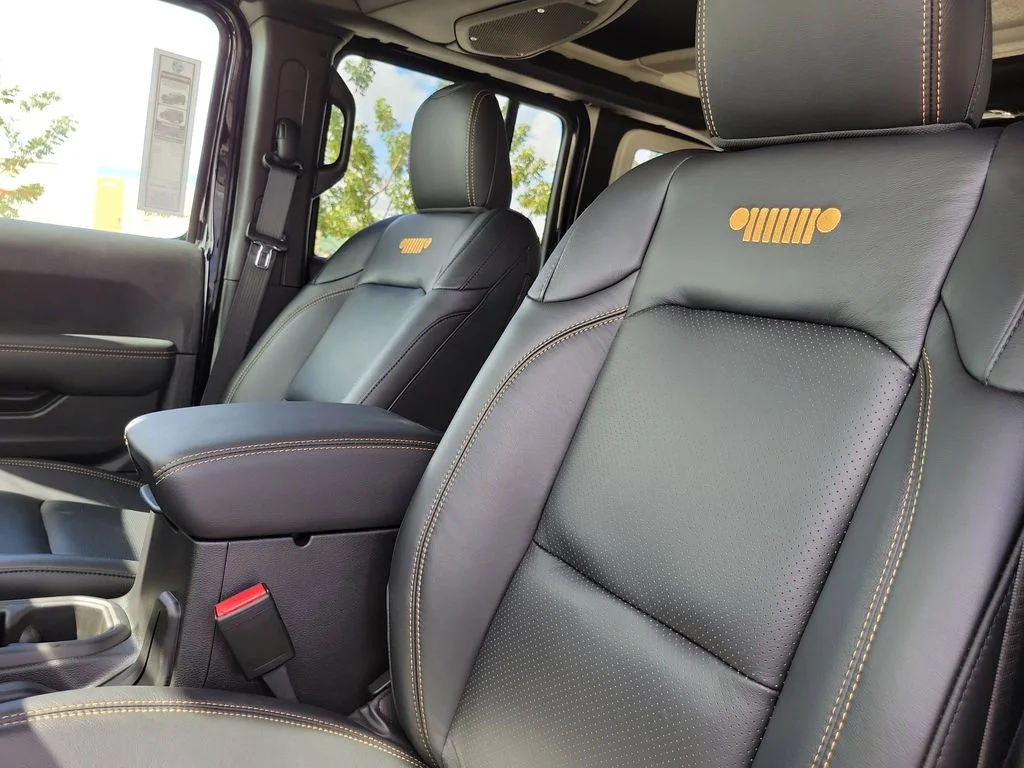 2025 Jeep Wrangler 4-Door Sahara - Photo 21
