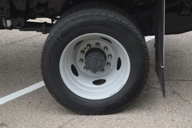 2025 Ford F-550 Super Duty Chassis Cab XL - Photo 24