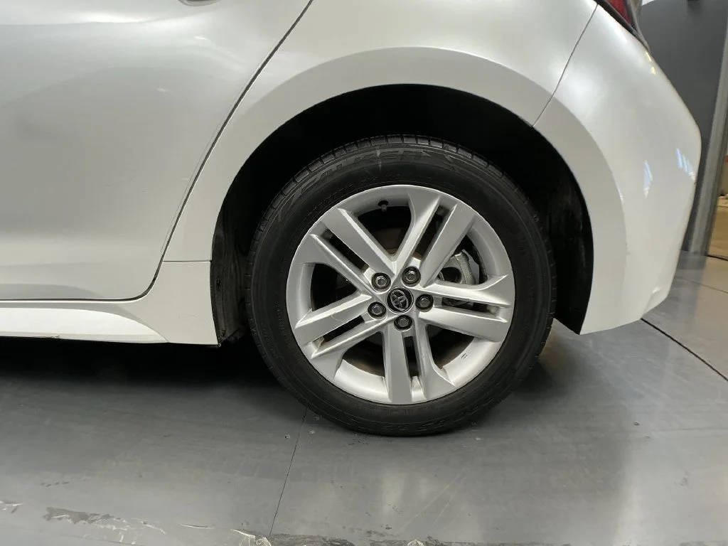 Used 2021 Wind Chill Pearl Toyota SE image 25