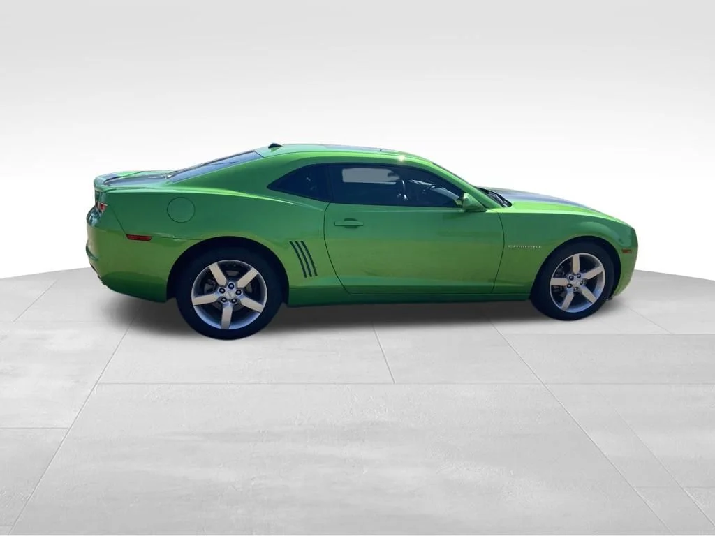 Used 2010 Green Chevrolet 1LT image 12