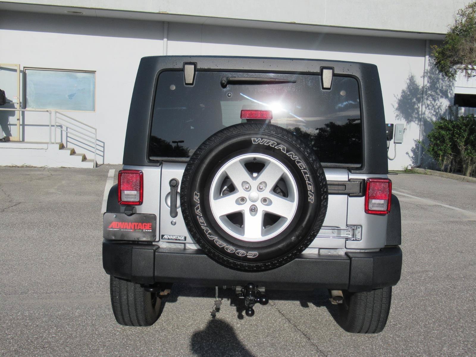 Used 2018 Silver Jeep Unlimited Sport image 7