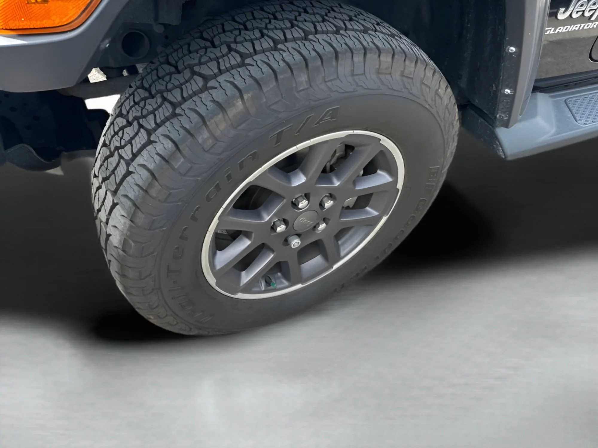 Certified Used 2022 Black Clearcoat Jeep Overland image 5