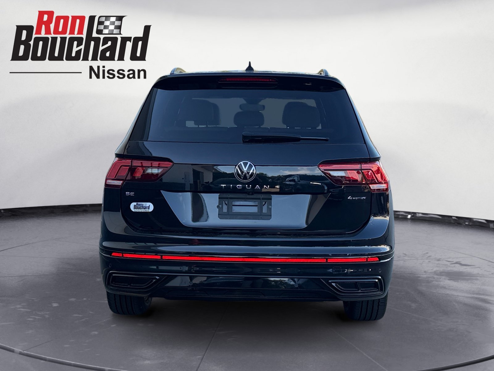 Used 2022 Deep Black Pearl Volkswagen SE R-Line Black image 3