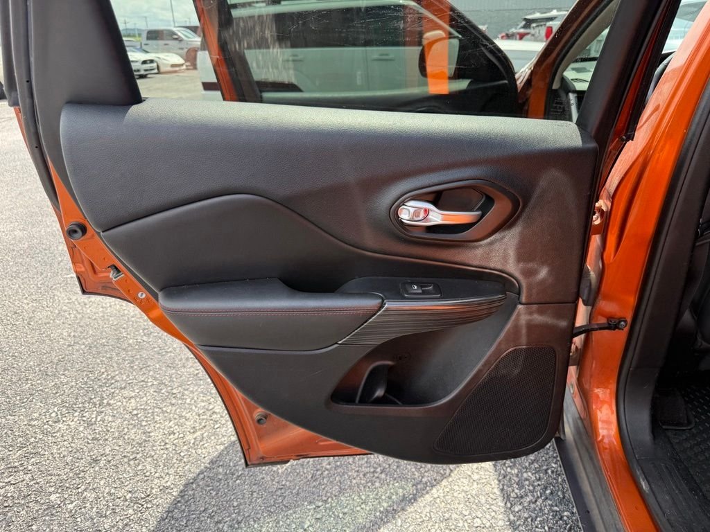 Used 2016 Orange Jeep Trailhawk image 9