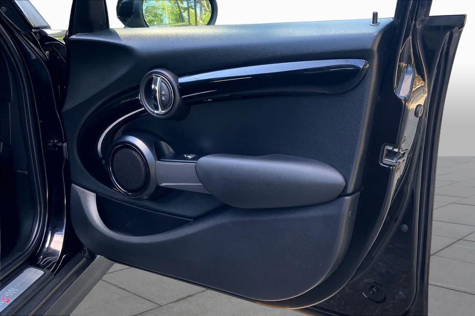 Used 2021 Midnight Black Metallic MINI Cooper S image 21