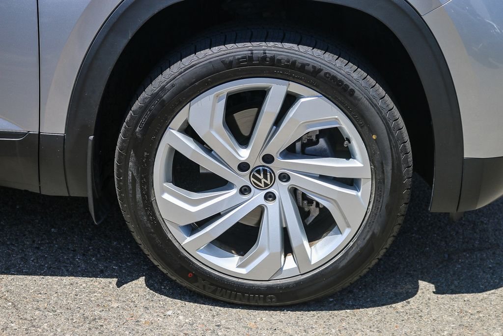 Used 2023 Silver Volkswagen 3.6L V6 SE w/Technology image 12