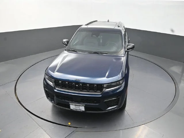 New 2027 Fathom Blue Pearl-Coat Paint Jeep Limited Reserve image 11