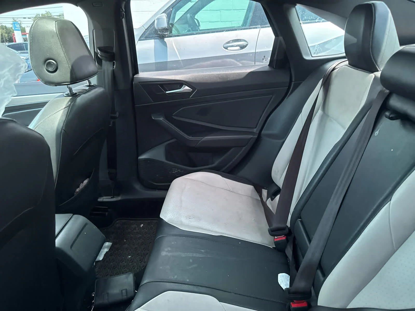 Used 2020 Deep Black Pearl Volkswagen R-Line image 9