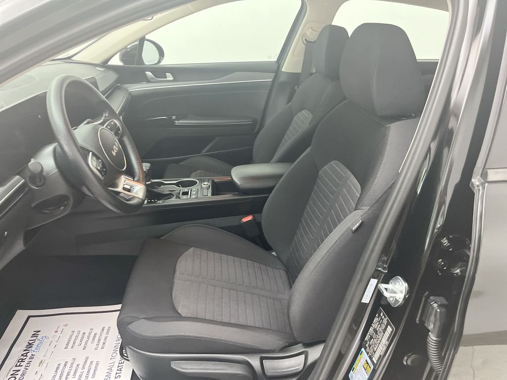 Used 2026 Black Kia LXS image 17