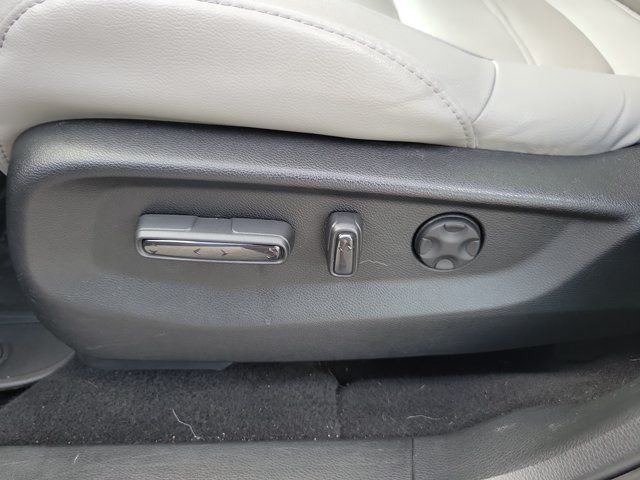 Used 2018 Lunar Silver Metallic Honda Touring image 23